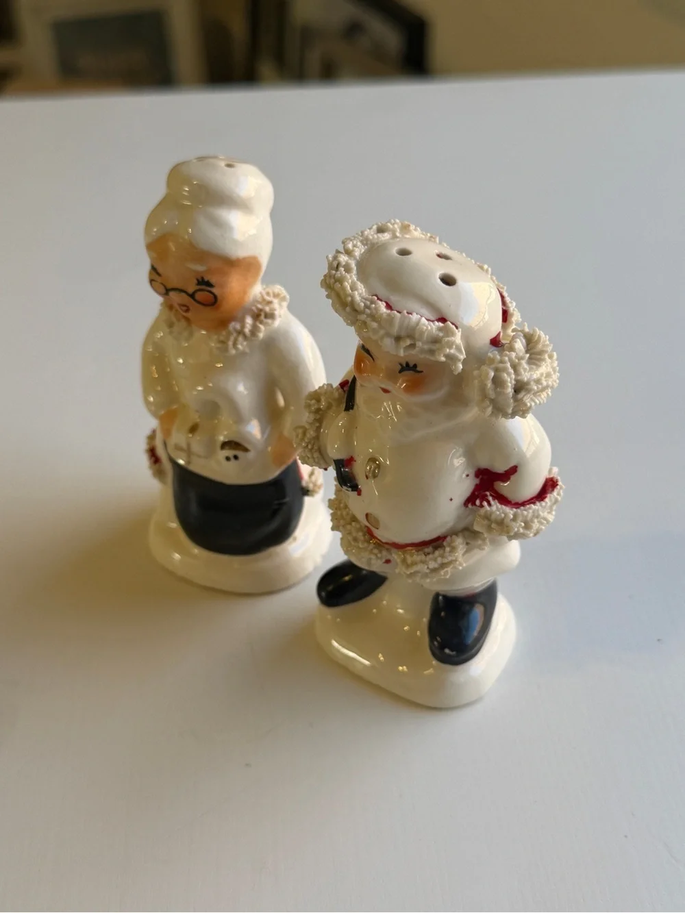 Vintage Spaghetti Trim Santa & Mrs. Claus Salt & Pepper Shakers Japan